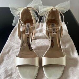 Badgley Mischka Kim Heels - Ivory Size 8 with Duster Bag